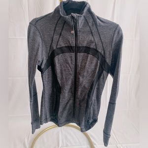 Lululemon Define Jacket Soft Mini Check in
Black Heathered Coal Mini Check 8